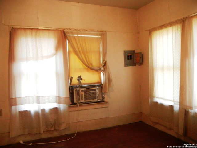 1845 SALTILLO ST, San Antonio, TX 78207
