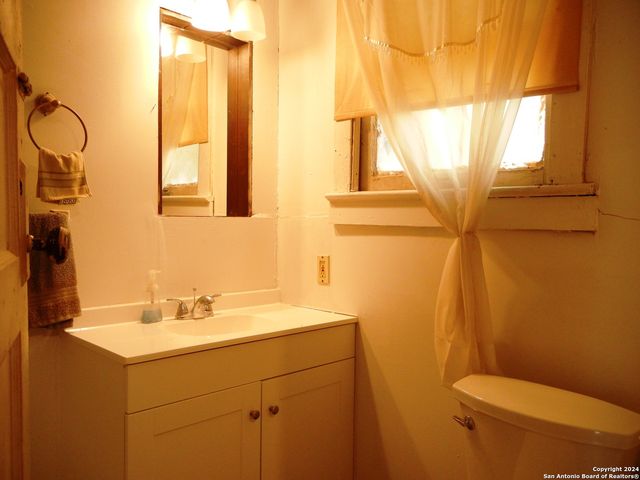 1845 SALTILLO ST, San Antonio, TX 78207
