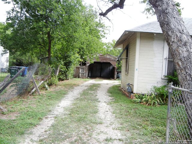1845 SALTILLO ST, San Antonio, TX 78207