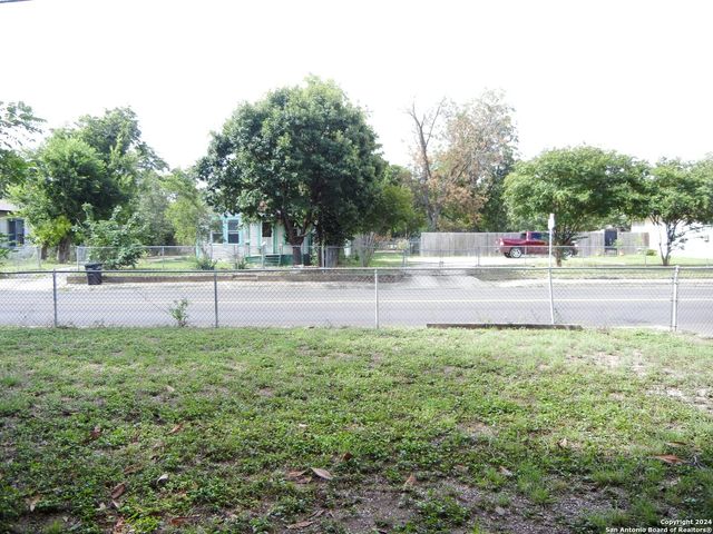 1845 SALTILLO ST, San Antonio, TX 78207