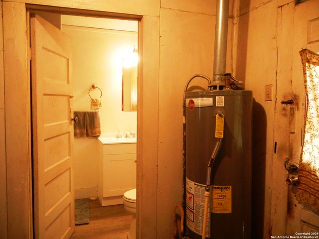 1845 SALTILLO ST, San Antonio, TX 78207
