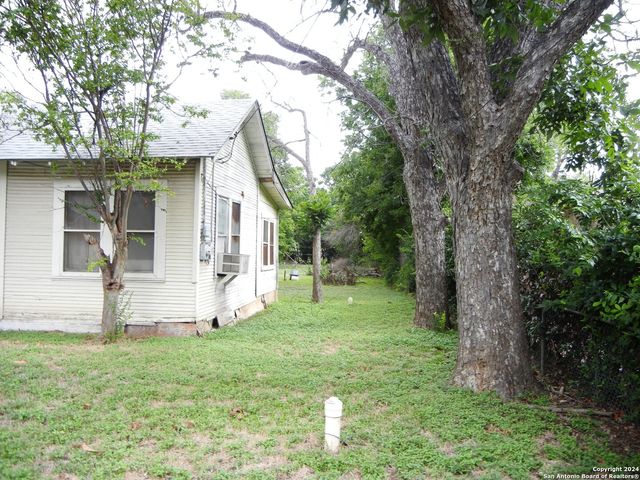 1845 SALTILLO ST, San Antonio, TX 78207