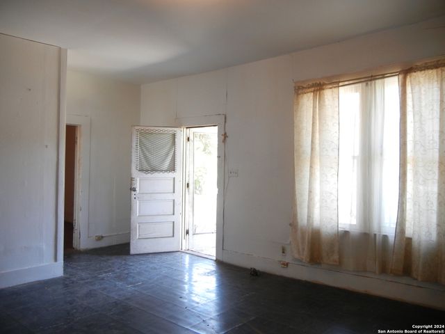 1845 SALTILLO ST, San Antonio, TX 78207