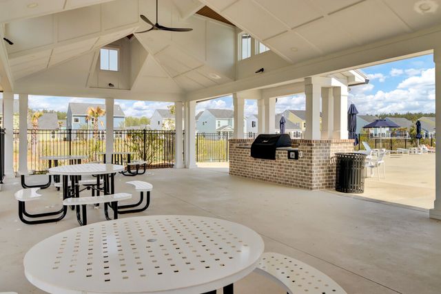 1528 Homecoming Boulevard, Ravenel, SC 29470