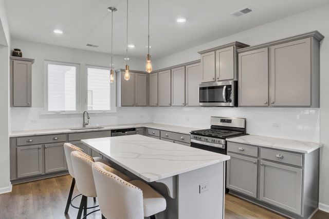 1528 Homecoming Boulevard, Ravenel, SC 29470