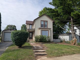 258 W WATER Street, Kankakee, IL 60901