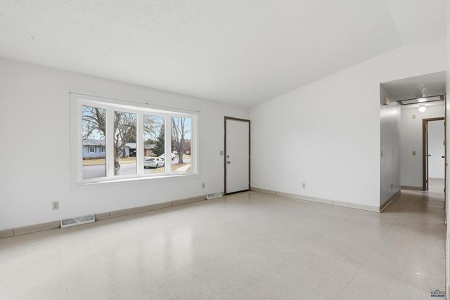 3905 HAMPTON CT, Rapid City, SD 57701