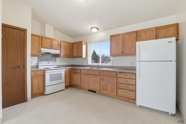 3905 HAMPTON CT, Rapid City, SD 57701