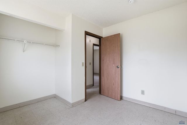 3905 HAMPTON CT, Rapid City, SD 57701