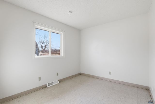 3905 HAMPTON CT, Rapid City, SD 57701