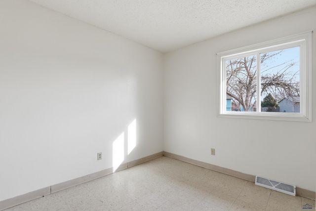 3905 HAMPTON CT, Rapid City, SD 57701