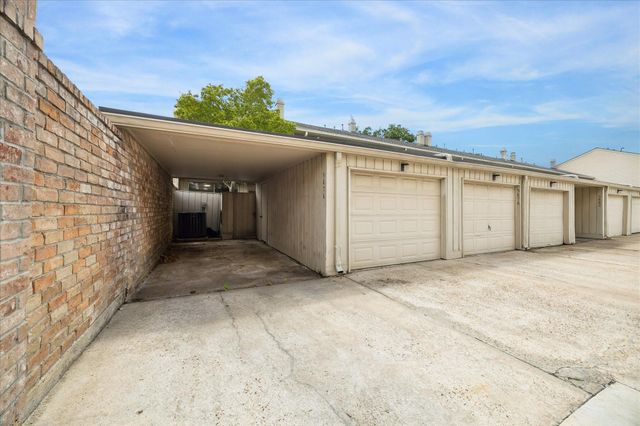 5876 Valley Forge Drive 148, Houston, TX 77057