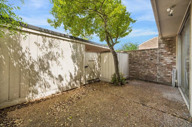 5876 Valley Forge Drive 148, Houston, TX 77057