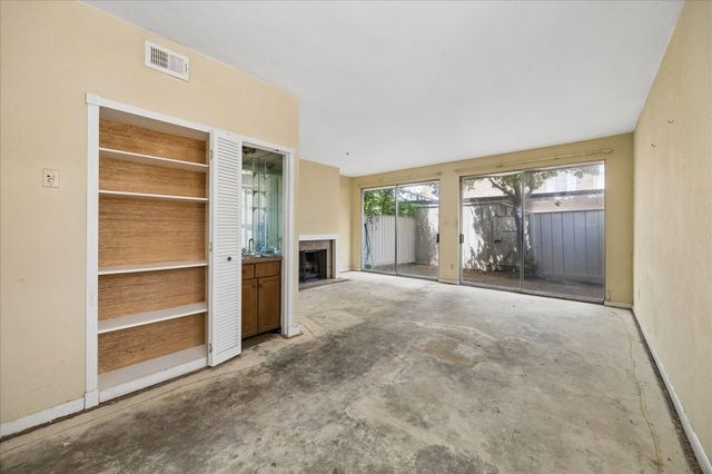 5876 Valley Forge Drive 148, Houston, TX 77057