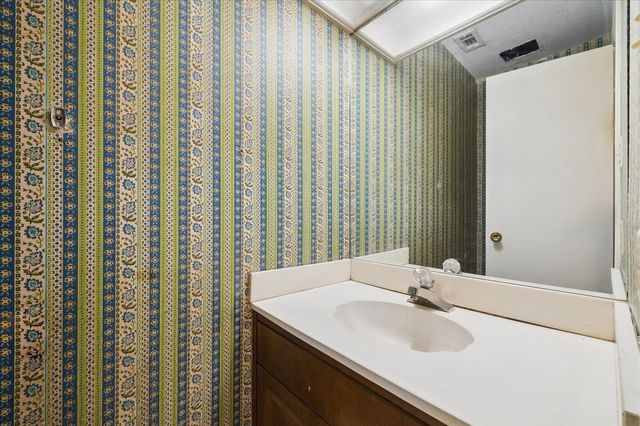 5876 Valley Forge Drive 148, Houston, TX 77057