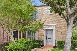 5876 Valley Forge Drive 148, Houston, TX 77057
