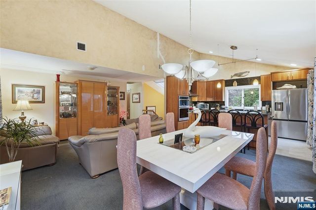 4 Lesa Lane, Hillsdale, NJ 07642