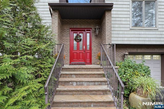 4 Lesa Lane, Hillsdale, NJ 07642