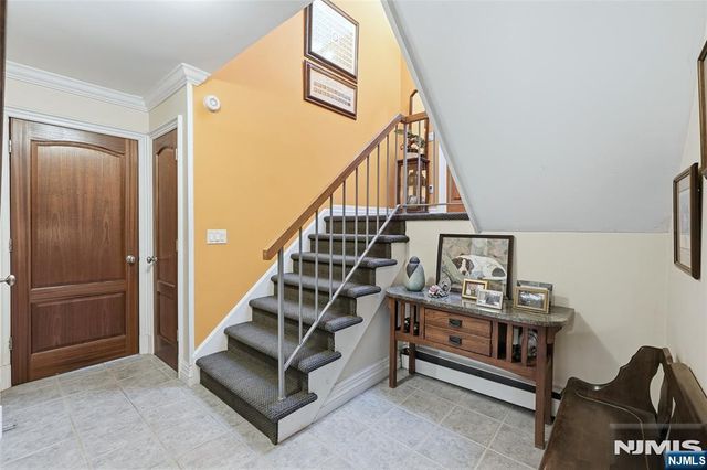 4 Lesa Lane, Hillsdale, NJ 07642