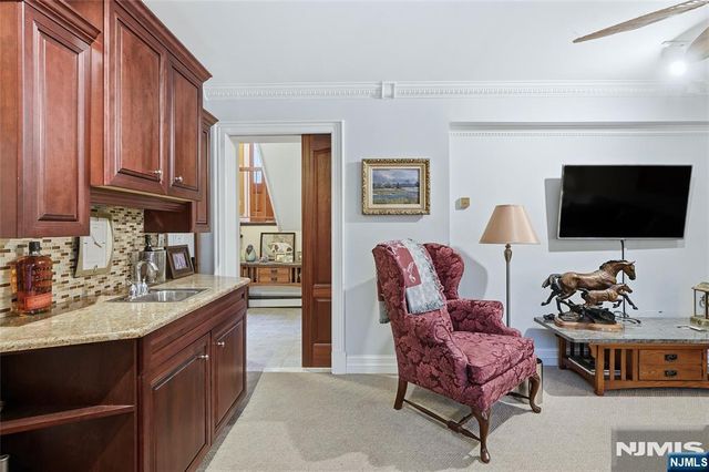 4 Lesa Lane, Hillsdale, NJ 07642