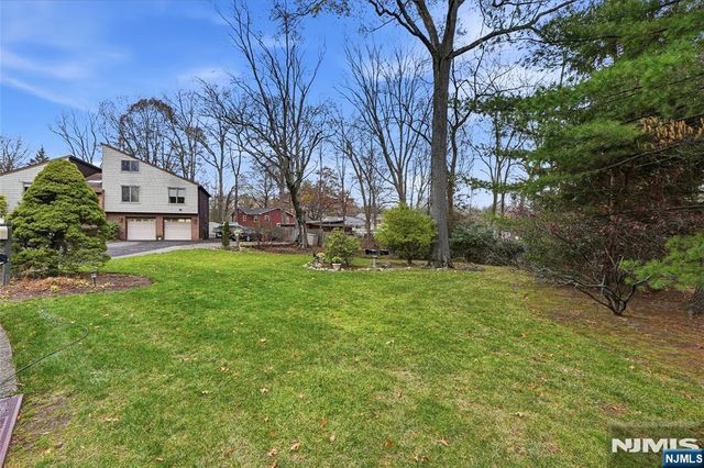 4 Lesa Lane, Hillsdale, NJ 07642
