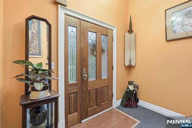 4 Lesa Lane, Hillsdale, NJ 07642