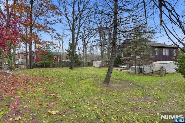 4 Lesa Lane, Hillsdale, NJ 07642