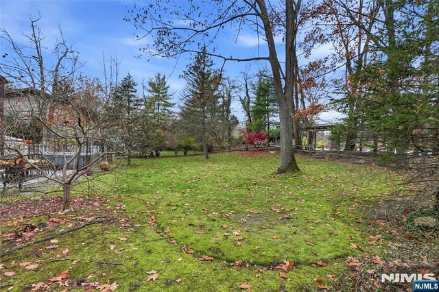 4 Lesa Lane, Hillsdale, NJ 07642