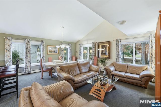 4 Lesa Lane, Hillsdale, NJ 07642
