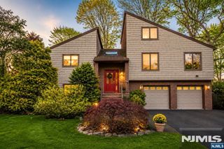 4 Lesa Lane, Hillsdale, NJ 07642