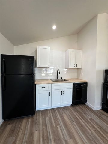 102 N Pinto Street, Comanche, TX 76442