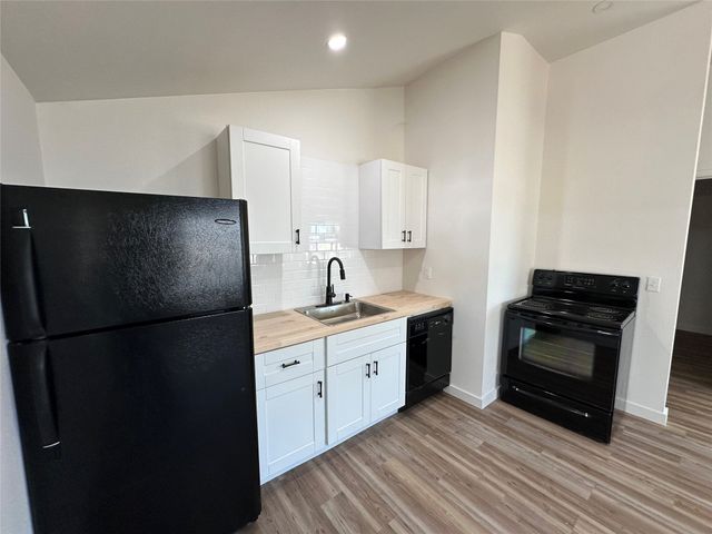 102 N Pinto Street, Comanche, TX 76442