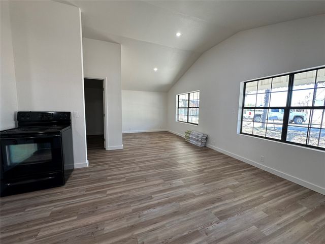 102 N Pinto Street, Comanche, TX 76442