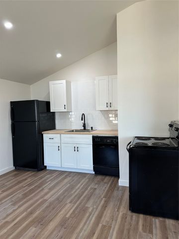 102 N Pinto Street, Comanche, TX 76442