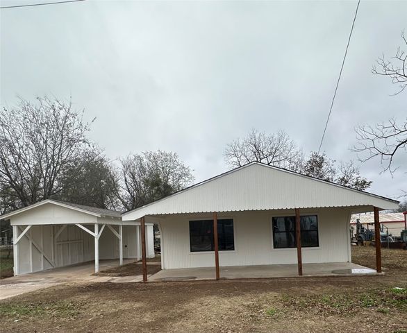 102 N Pinto Street, Comanche, TX 76442