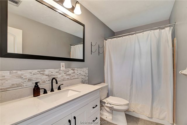571 Lakeview Circle, Hilltop Lakes, TX 77871