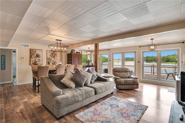 571 Lakeview Circle, Hilltop Lakes, TX 77871