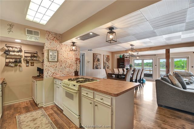 571 Lakeview Circle, Hilltop Lakes, TX 77871