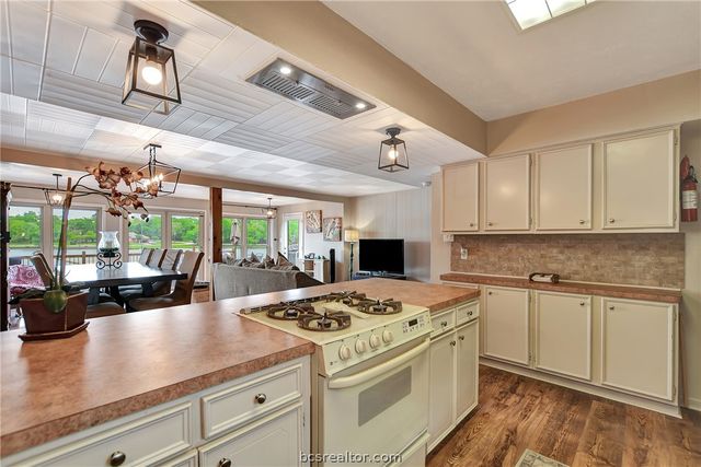 571 Lakeview Circle, Hilltop Lakes, TX 77871