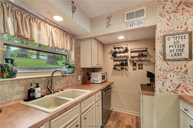 571 Lakeview Circle, Hilltop Lakes, TX 77871
