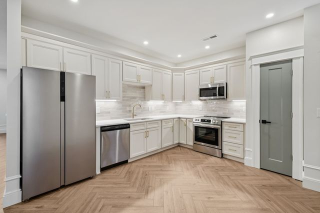 2043 Union Pl, Columbia, TN 38401