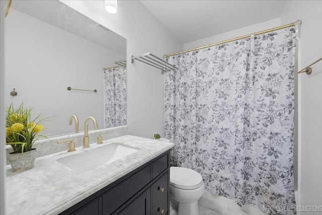 2427 Emerald Lane, Yorkville, IL 60560