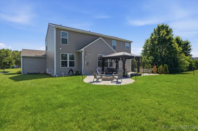 2427 Emerald Lane, Yorkville, IL 60560