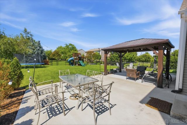 2427 Emerald Lane, Yorkville, IL 60560