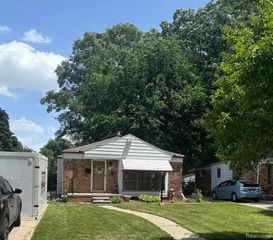 21350 Kipling Street, Oak Park, MI 48237
