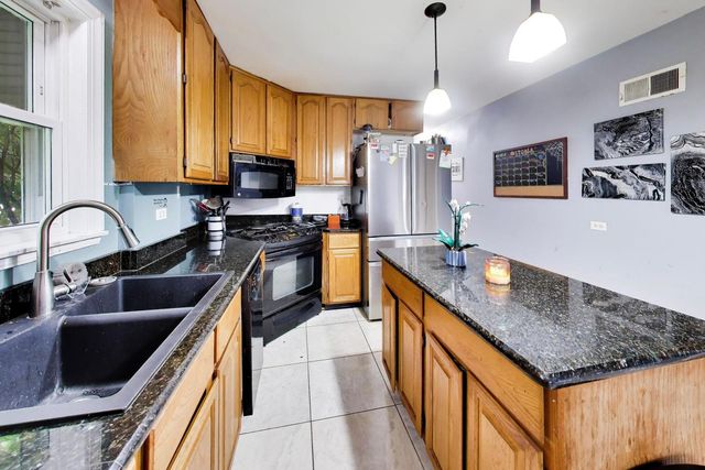 3858 N Pontiac Avenue, Chicago, IL 60634