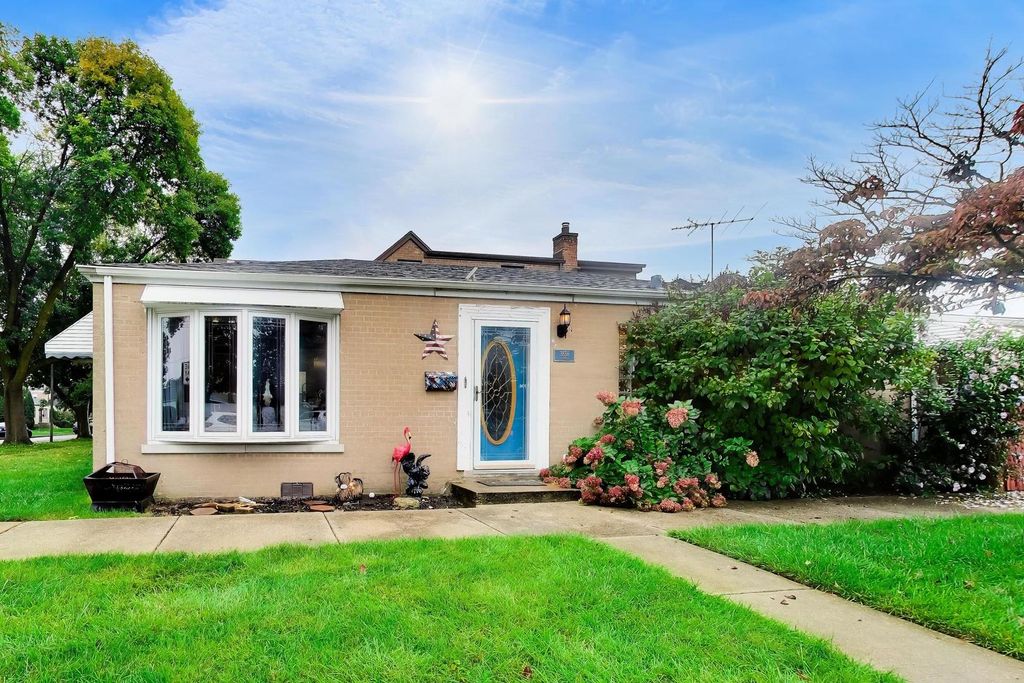 3858 N Pontiac Avenue, Chicago, IL 60634