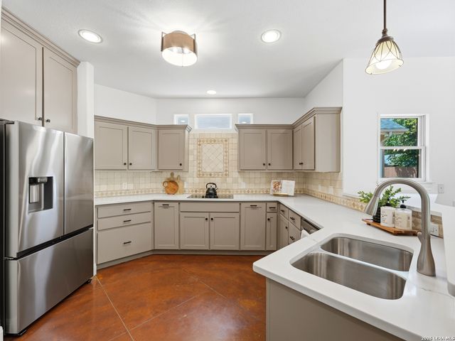 20 LAUREL TRL, New Braunfels, TX 78130
