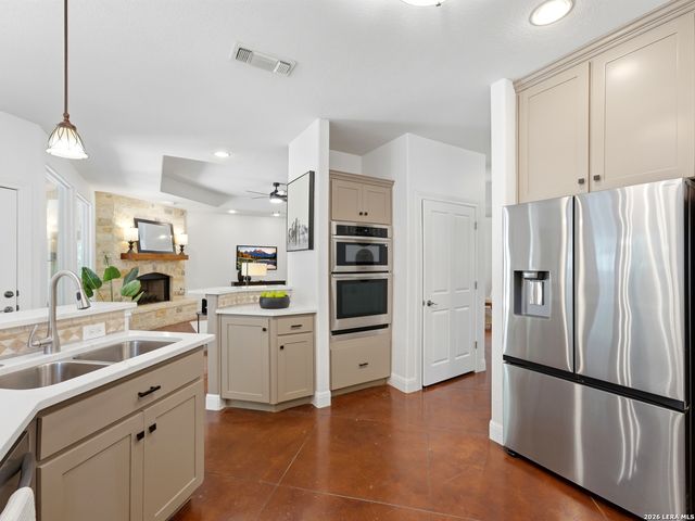 20 LAUREL TRL, New Braunfels, TX 78130
