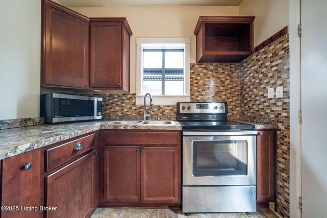 952 Eastern Pkwy, Louisville, KY 40217